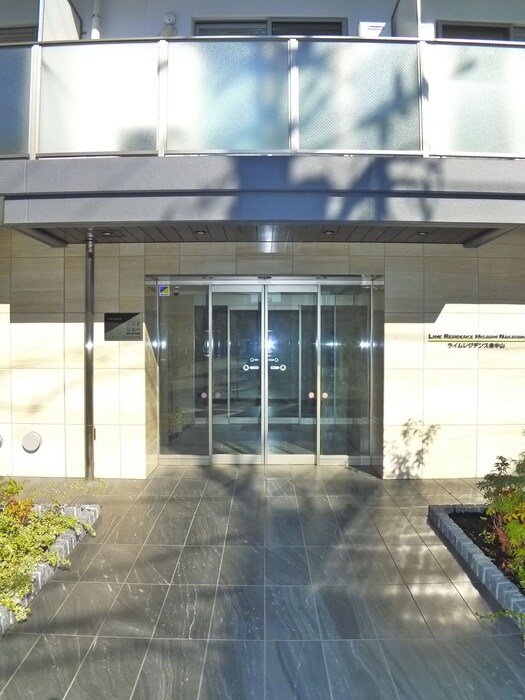 物件外観写真4　(エントランス部分)