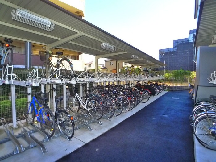 物件外観写真5　(駐輪場)