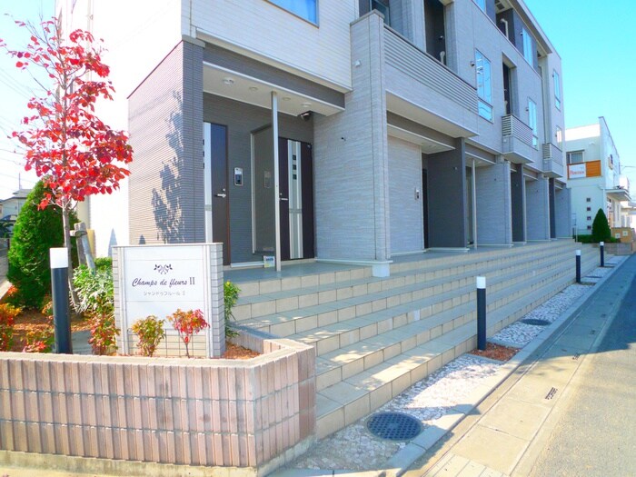 物件外観写真2　(エントランス部分)