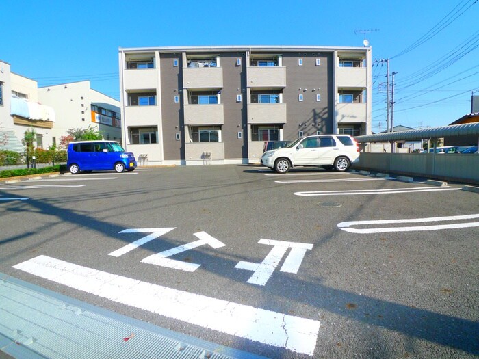 物件外観写真3　(駐車場)