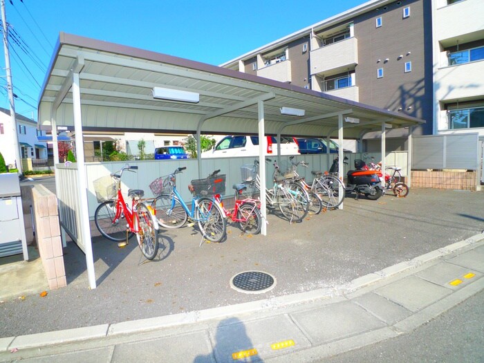 物件外観写真4　(駐輪場)