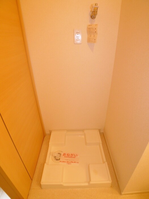 物件内観写真14　(洗濯機置場)