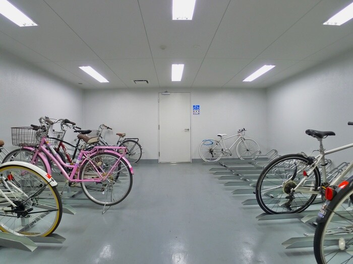 物件外観写真5　(駐輪場)