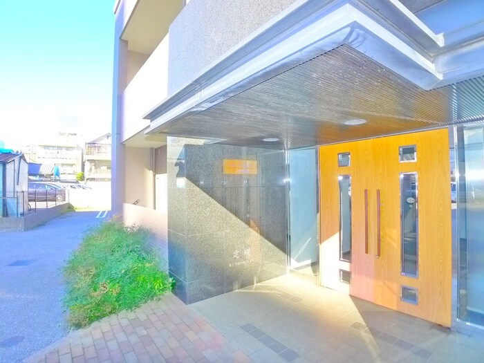 物件外観写真4　(エントランス部分)