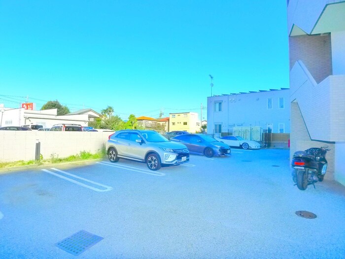 物件外観写真5　(駐車場)