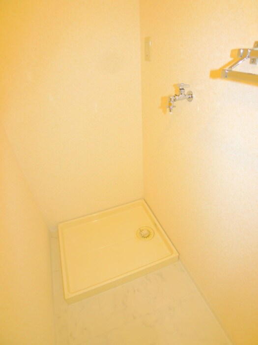 物件内観写真15　(洗濯機置場)