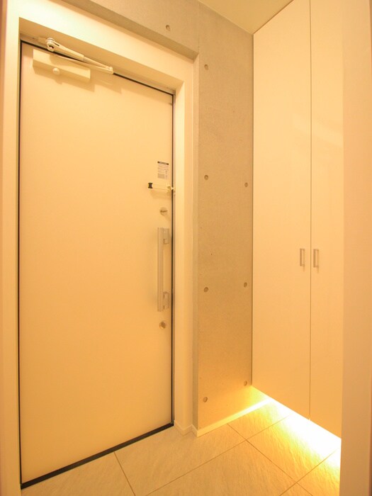 物件内観写真12　(玄関)