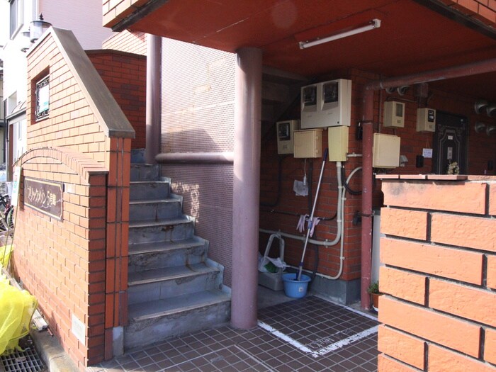 物件外観写真3　(エントランス部分)