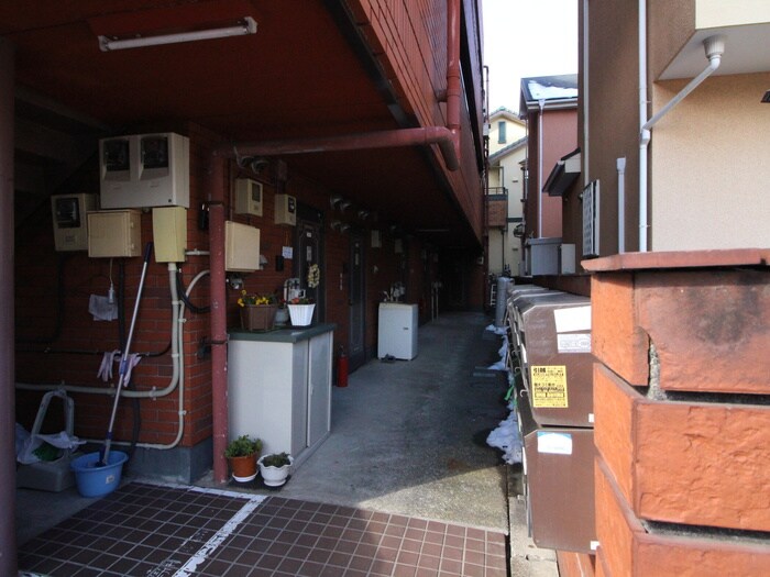 物件外観写真6　(エントランス部分)