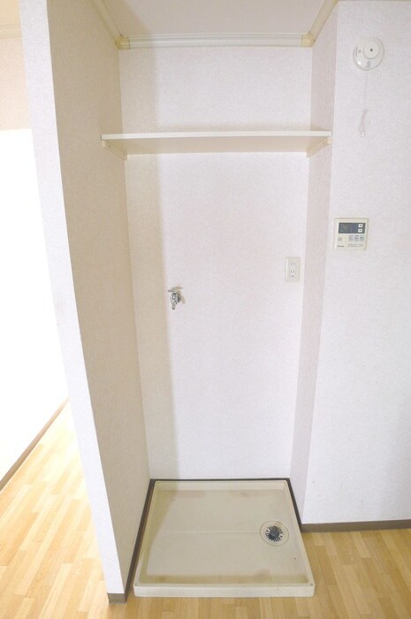 物件内観写真12　(洗濯機置場)