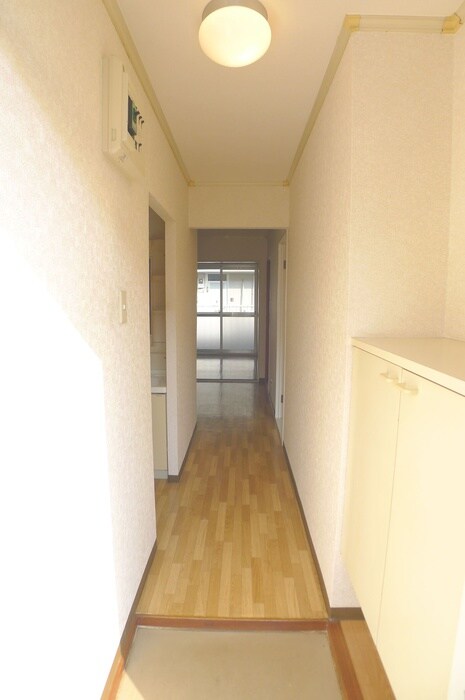 物件内観写真16　(玄関)