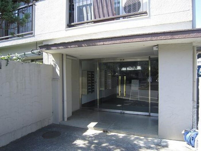 物件外観写真6　(エントランス部分)