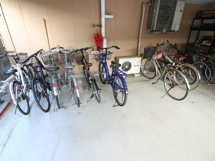 物件外観写真3　(駐輪場)