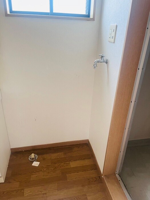 物件内観写真14　(洗濯機置場)