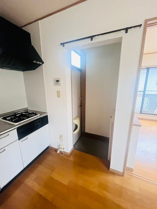 物件内観写真16　(玄関)