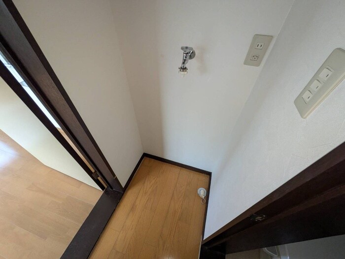 物件内観写真10　(洗濯機置場)