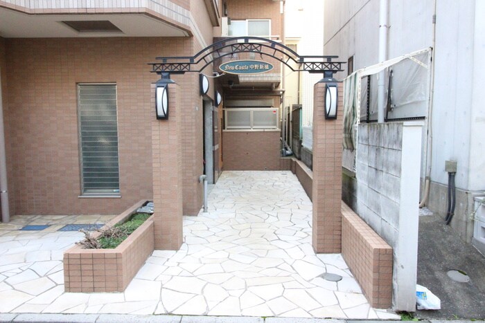 物件外観写真3　(エントランス部分)