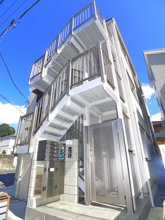 物件外観写真3　(エントランス部分)