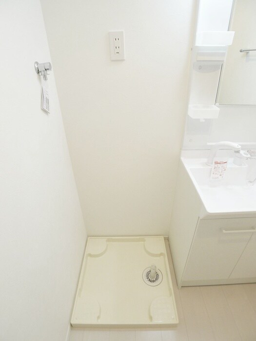 物件内観写真12　(洗濯機置場)