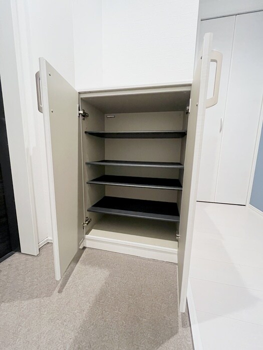 物件内観写真18　(靴箱)