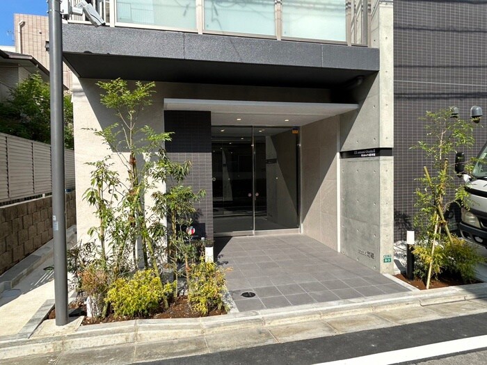 物件外観写真2　(エントランス部分)