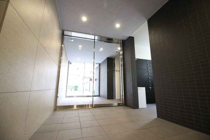 物件外観写真6　(エントランス部分)