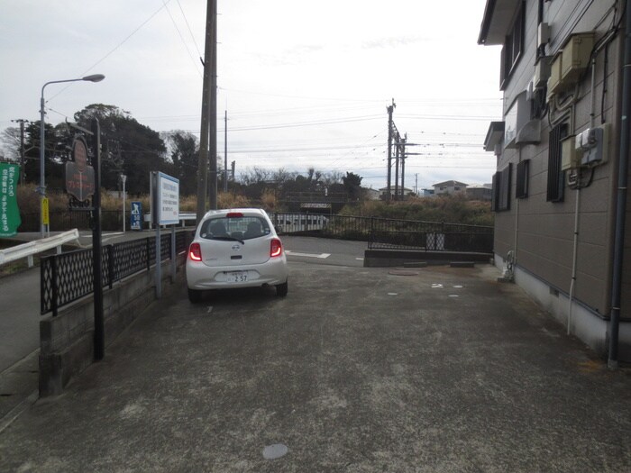 物件外観写真6　(駐車場)