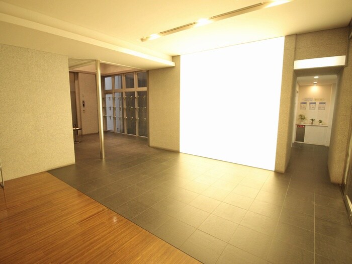 物件外観写真6　(エントランス部分)