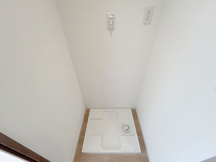 物件内観写真15　(洗濯機置場)