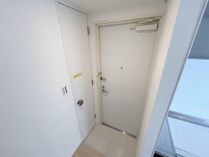 物件内観写真16　(玄関)