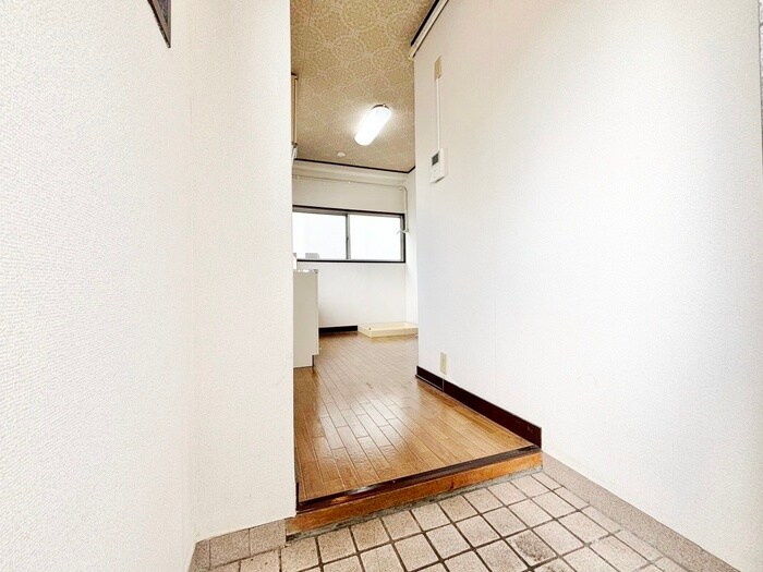 物件内観写真14　(玄関)