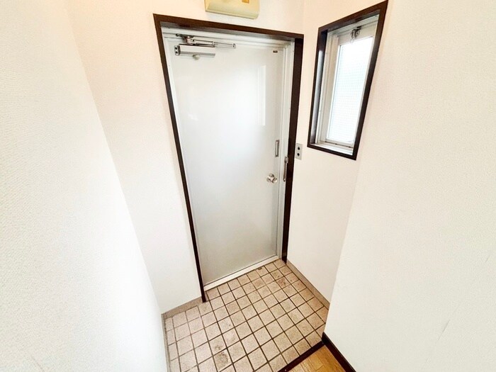物件内観写真15　(玄関)