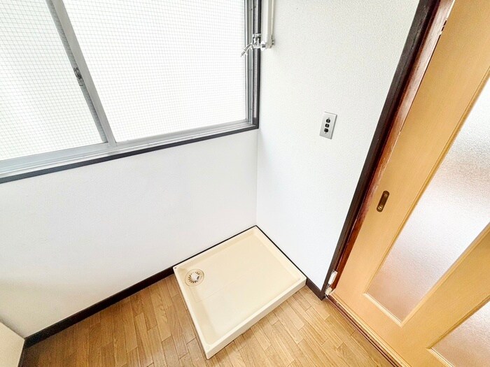 物件内観写真18　(洗濯機置場)