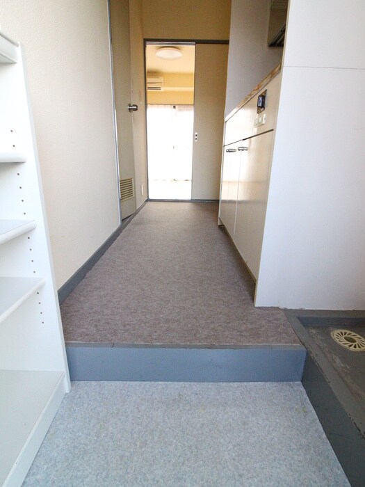 物件内観写真7　(玄関)