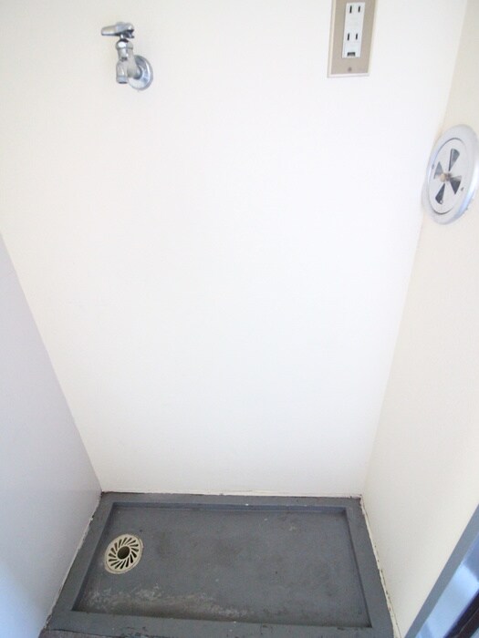 物件内観写真9　(洗濯機置場)