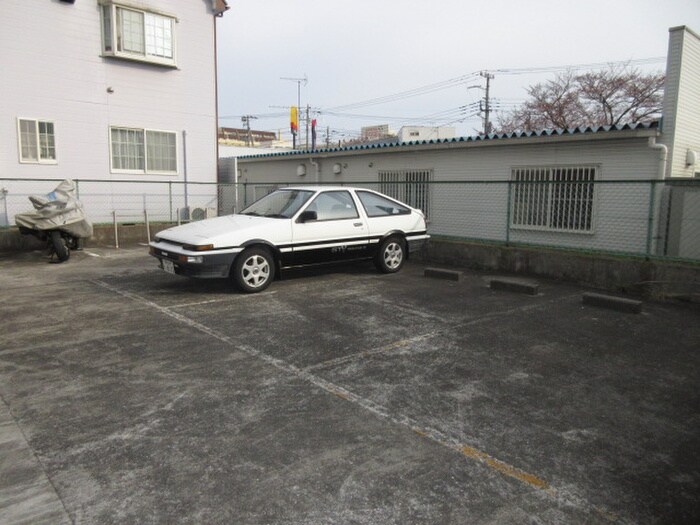 物件外観写真6　(駐車場)