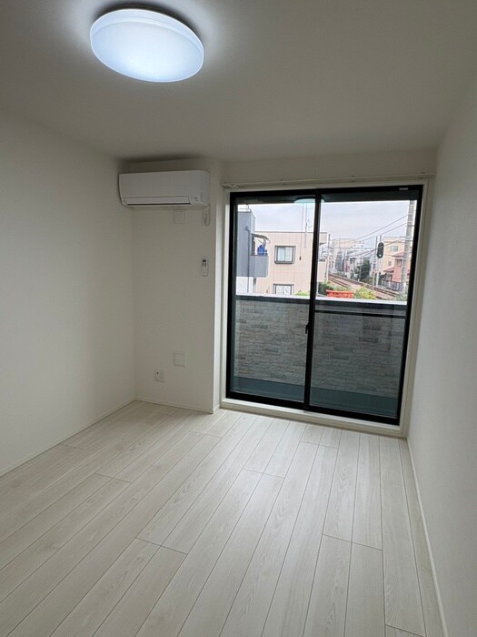 物件内観写真3　(居室)