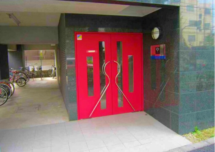 物件外観写真4　(エントランス部分)