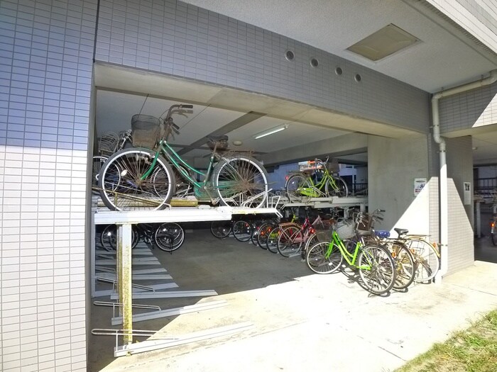 物件外観写真3　(駐輪場)