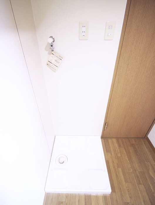 物件内観写真17　(洗濯機置場)