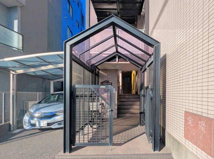 物件外観写真3　(エントランス部分)