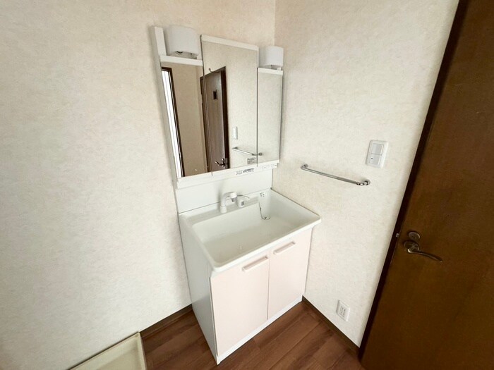 物件内観写真11　(洗面)