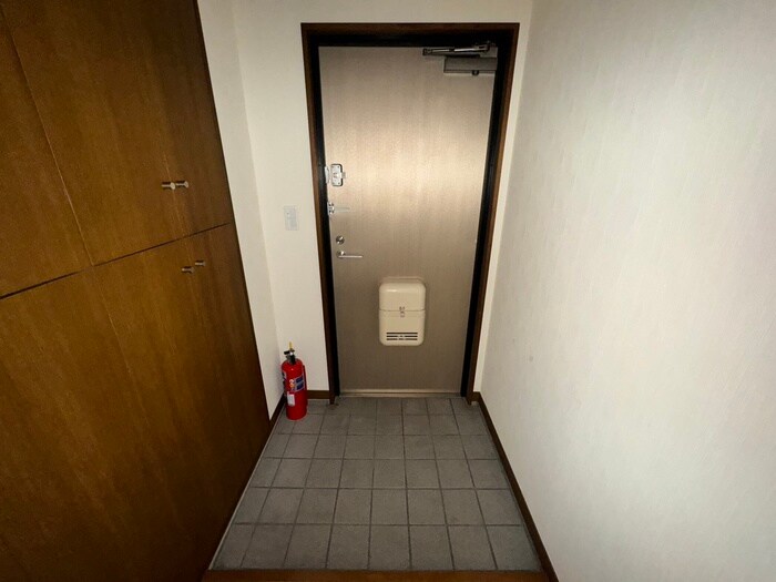 物件内観写真13　(玄関)
