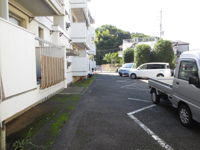 物件外観写真2　(駐車場)