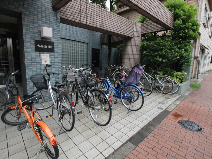 物件外観写真4　(駐輪場)