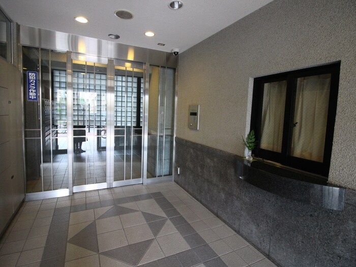 物件外観写真6　(エントランス部分)