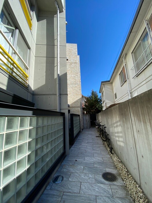 物件外観写真5　(エントランス部分)