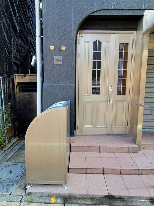 物件外観写真3　(エントランス部分)