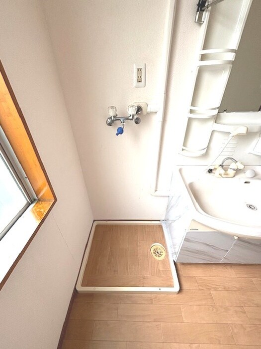 物件内観写真15　(洗濯機置場)