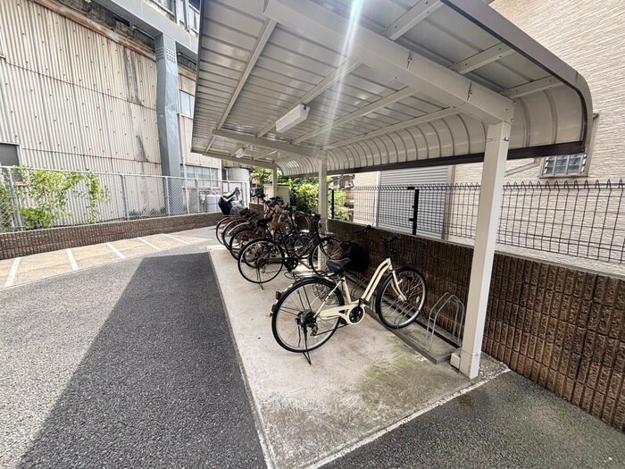 物件外観写真4　(駐輪場)